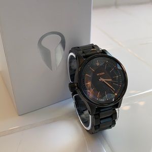 Brand new Nixon Facet 38 Woman’s Watch